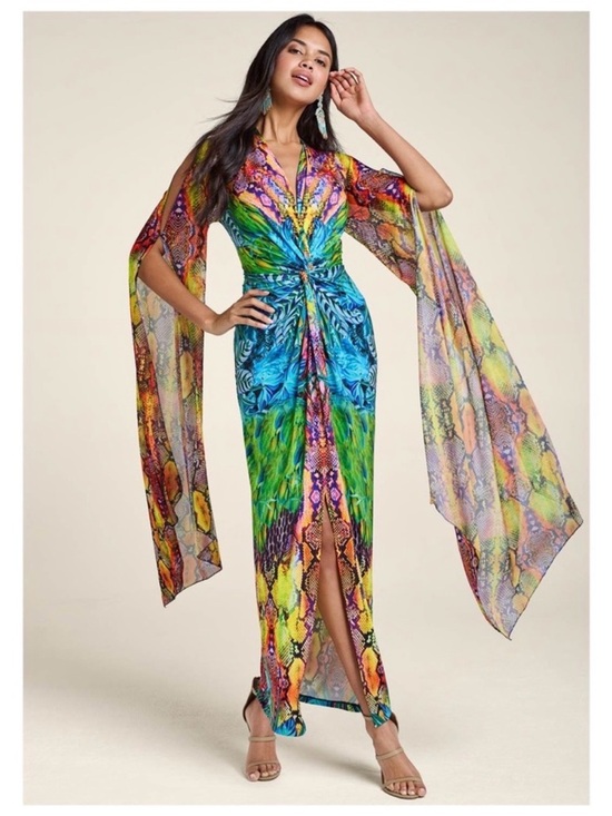 VENUS Dresses & Skirts - NWOT VENUS Tropical Print Dress with Fun Sleeves